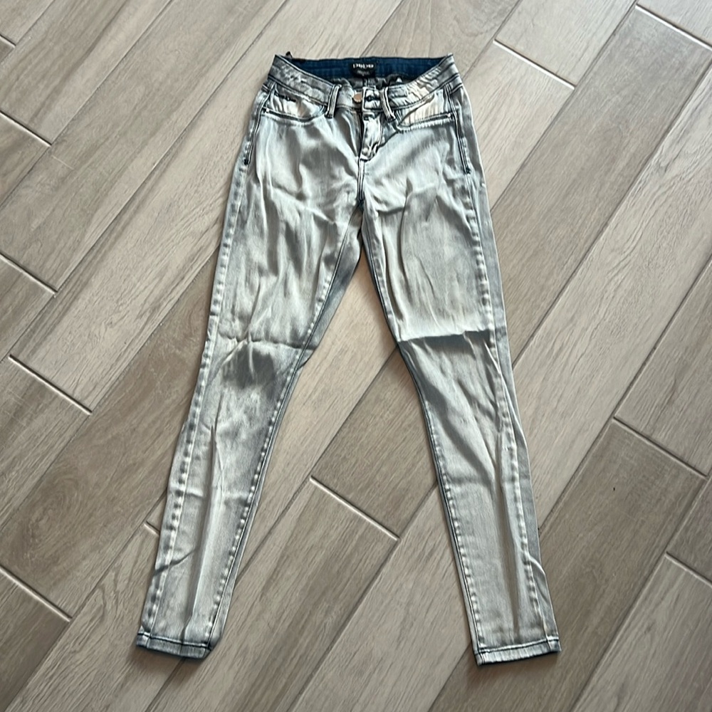 Stretchy jeans that feel like leggings. Size 25. The color is a light blue gray